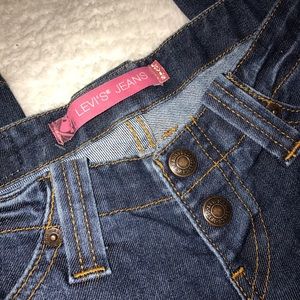 Women’s Levi’s jeans.